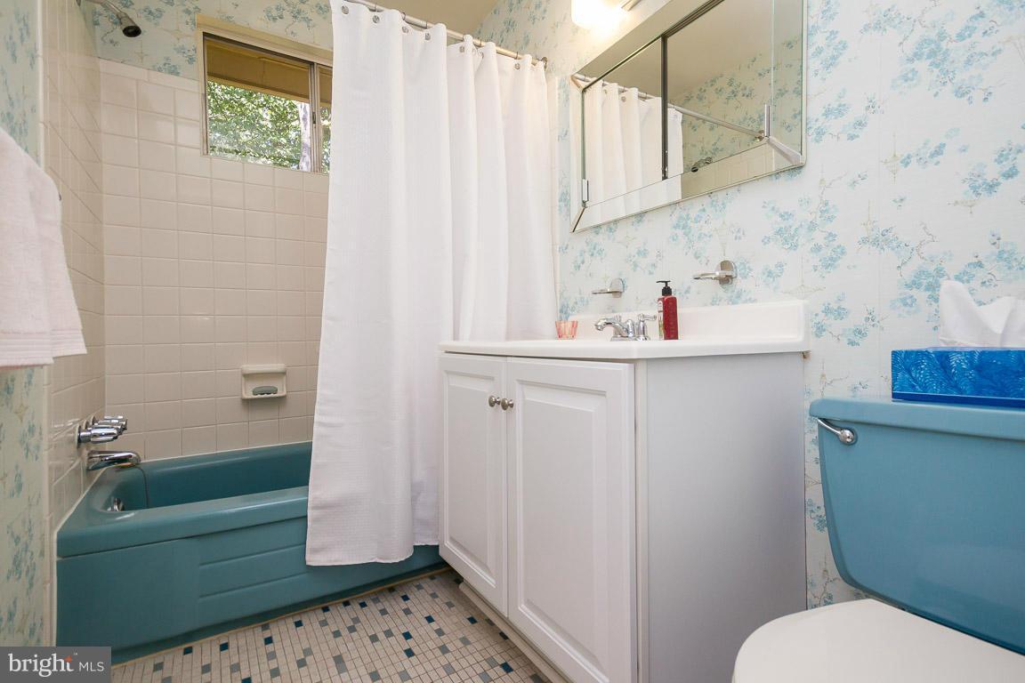 6802 Quebec Court Springfield, VA 22152 - Photo 16 of 30 Guest Bath