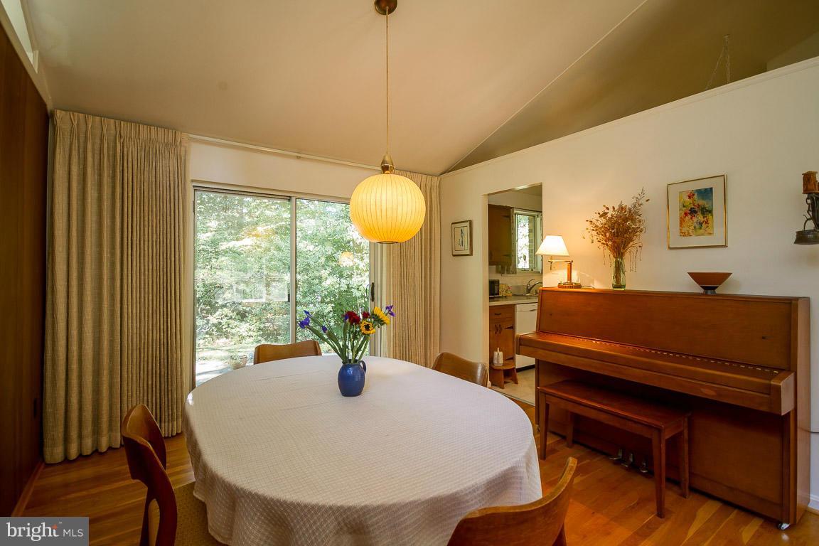 6802 Quebec Court Springfield, VA 22152 - Photo 7 of 30 Dining Room