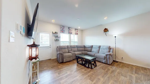 $2,400 | 4021 Lilac Path, St. Hedwig, TX 78152