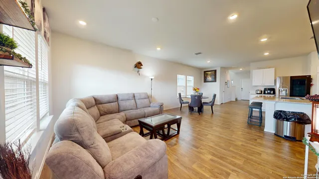 $2,400 | 4021 Lilac Path, St. Hedwig, TX 78152