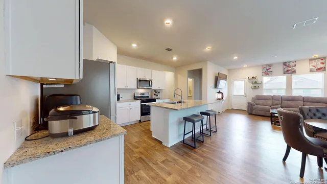 $2,400 | 4021 Lilac Path, St. Hedwig, TX 78152