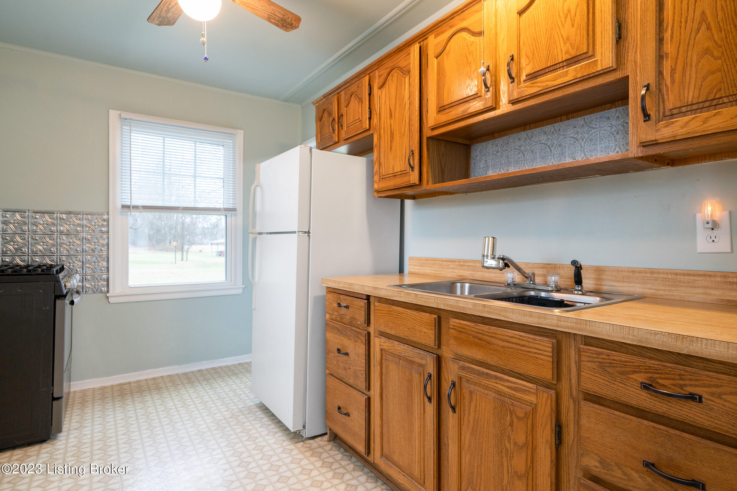 8900 Ferndale Road Louisville, KY 40291 - Photo 19 of 33 18