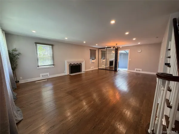 $4,950 | 186 Wilson Avenue, Westbury, NY 11590