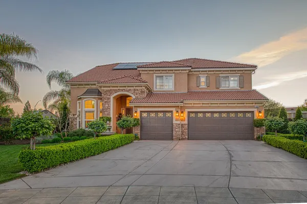 $950,000 | 10509 North Sierra Vista Avenue, Fresno, CA 93730