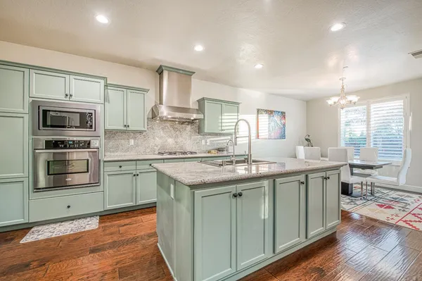 $950,000 | 10509 North Sierra Vista Avenue, Fresno, CA 93730