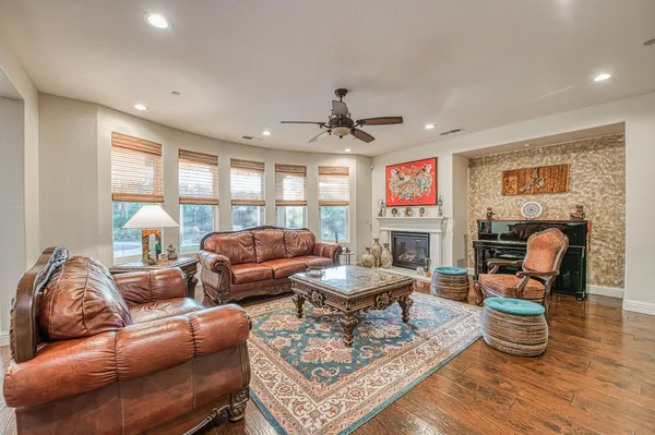 $950,000 | 10509 North Sierra Vista Avenue, Fresno, CA 93730