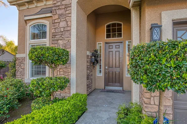 $950,000 | 10509 North Sierra Vista Avenue, Fresno, CA 93730