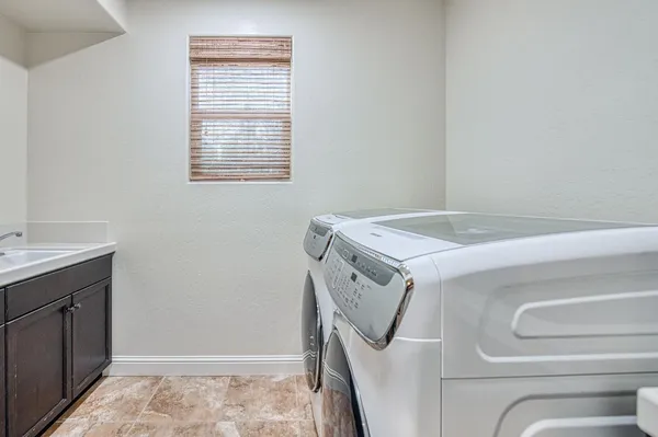 $950,000 | 10509 North Sierra Vista Avenue, Fresno, CA 93730