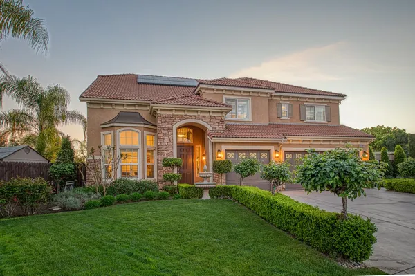 $950,000 | 10509 North Sierra Vista Avenue, Fresno, CA 93730