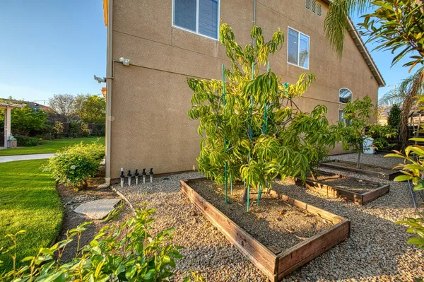 $950,000 | 10509 North Sierra Vista Avenue, Fresno, CA 93730