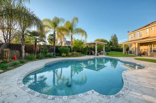 $950,000 | 10509 North Sierra Vista Avenue, Fresno, CA 93730