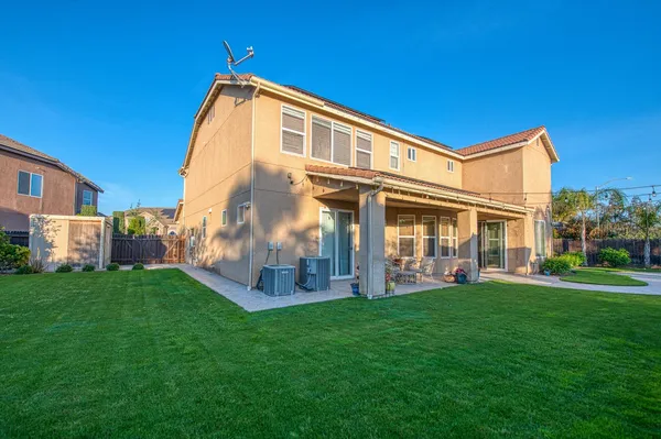 $950,000 | 10509 North Sierra Vista Avenue, Fresno, CA 93730
