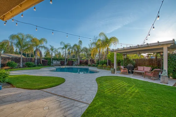 $950,000 | 10509 North Sierra Vista Avenue, Fresno, CA 93730