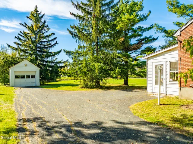 $284,500 | 512 3rd Ave Extension, East Greenbush, NY 12144