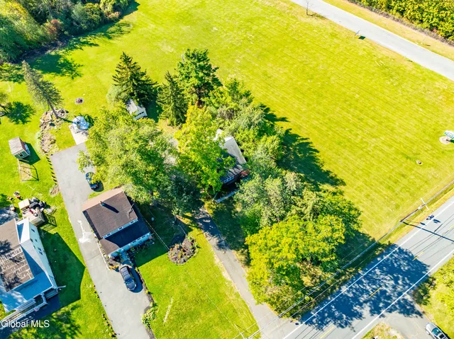 $284,500 | 512 3rd Ave Extension, East Greenbush, NY 12144