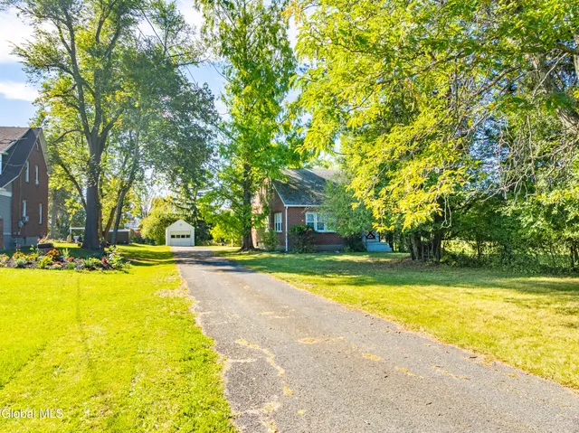 $265,000 | 512 3rd Ave Extension, East Greenbush, NY 12144