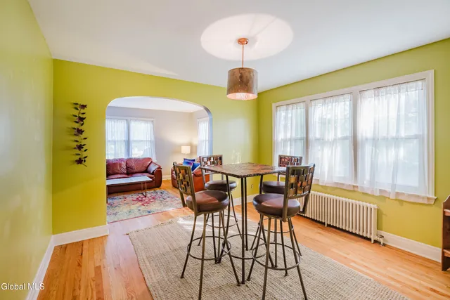 $284,500 | 512 3rd Ave Extension, East Greenbush, NY 12144