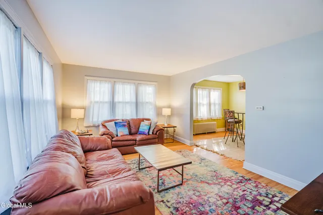 $284,500 | 512 3rd Ave Extension, East Greenbush, NY 12144