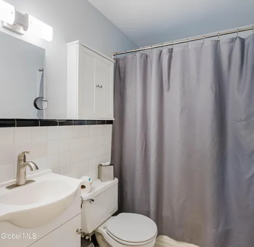 $284,500 | 512 3rd Ave Extension, East Greenbush, NY 12144