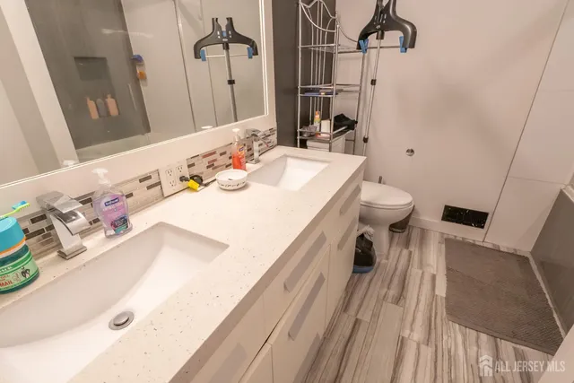 $475,000 | 23 Borelle Square, Parlin, NJ 08859