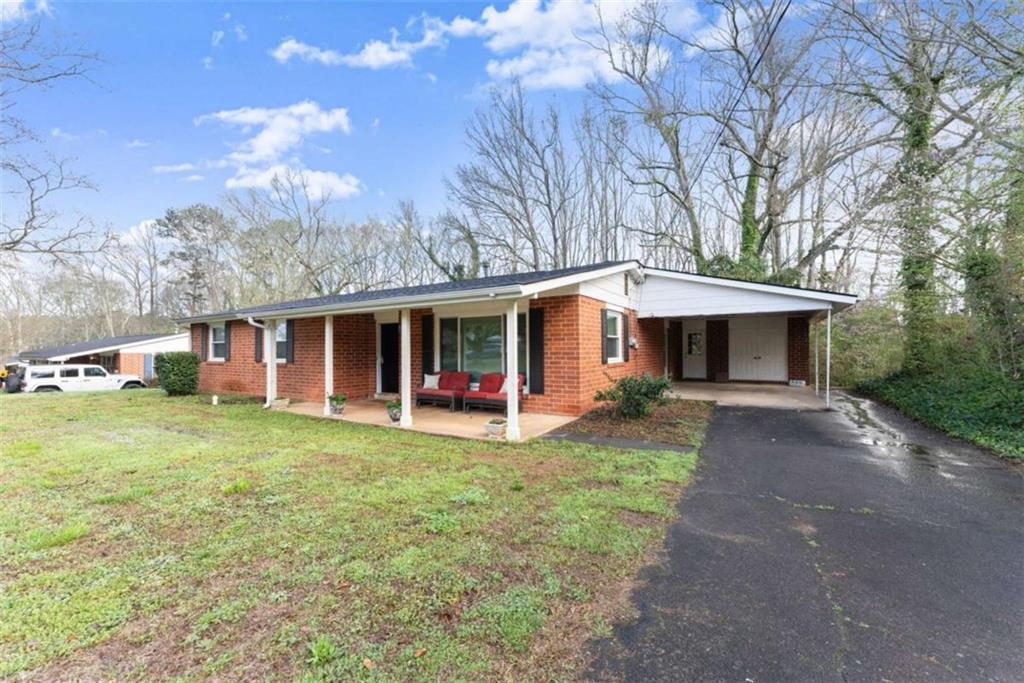 114 Duke Street Jefferson, GA 30549 - Photo 3 of 46 a view of a house with a yard and large tree