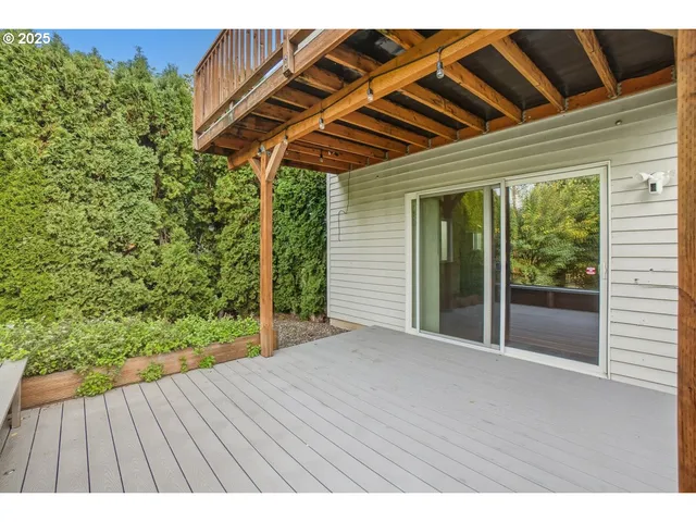 a view of a backyard and a white house