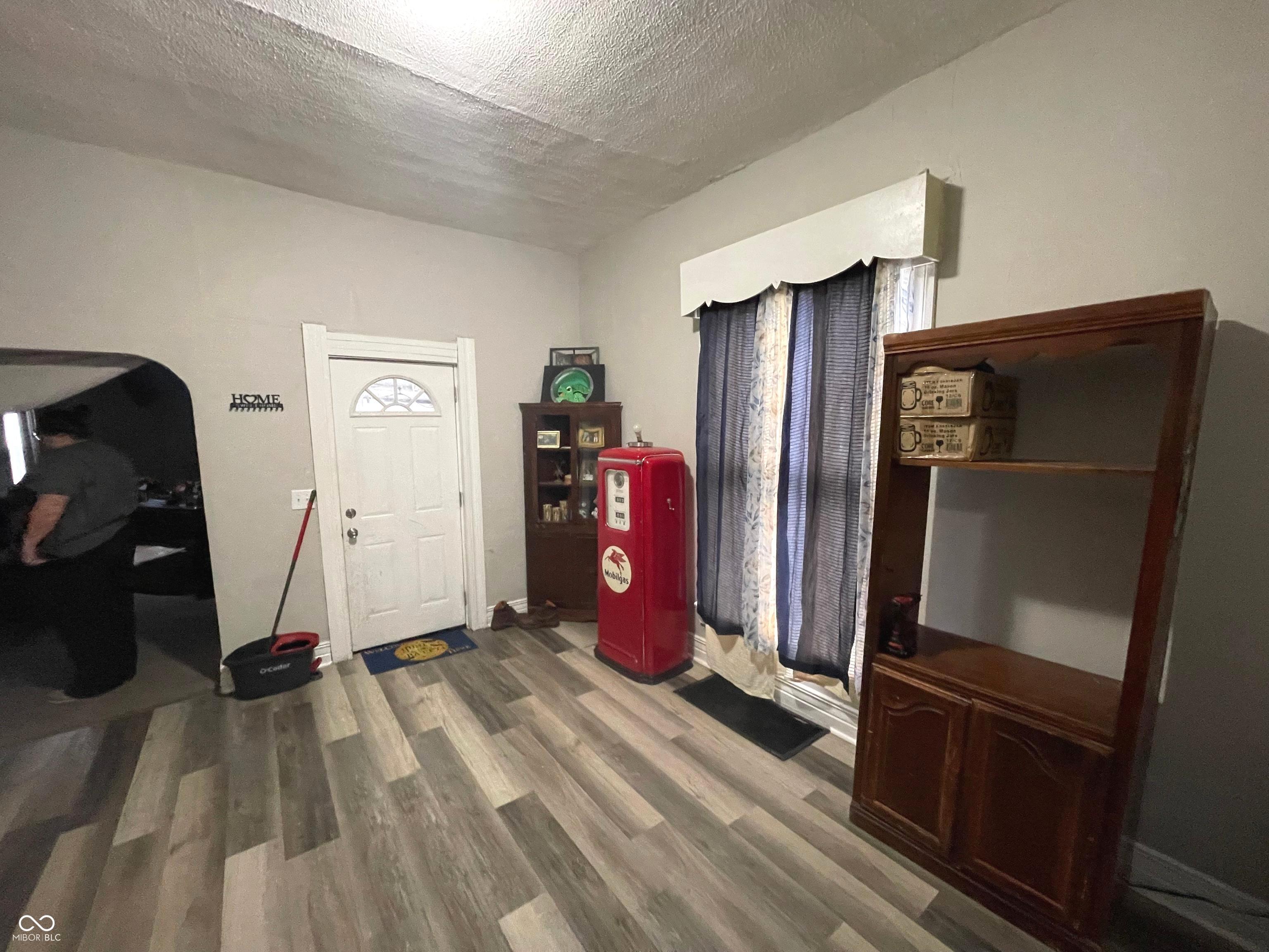 931 West 3rd Street Anderson, IN 46016 - Photo 4 of 14