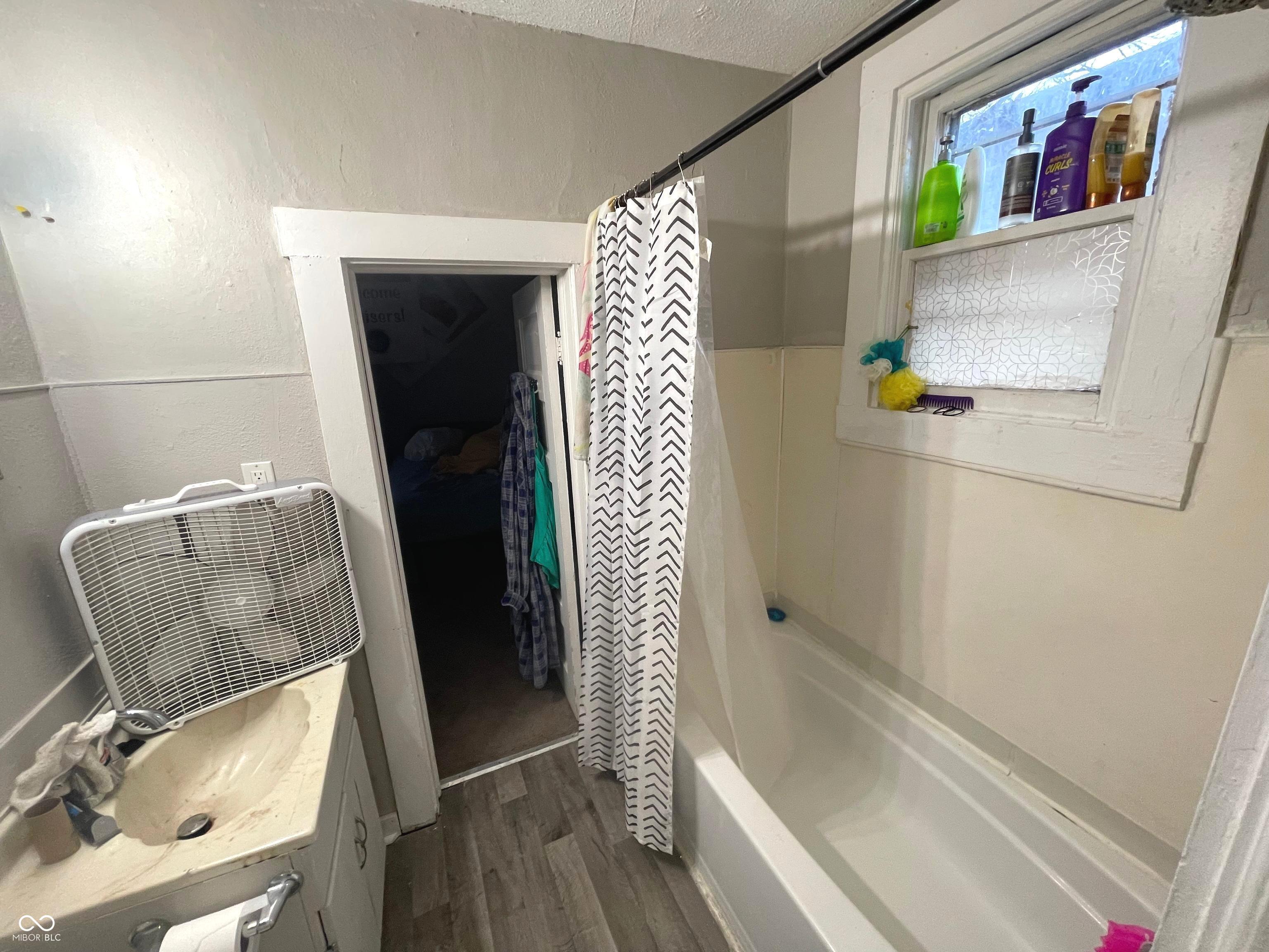 931 West 3rd Street Anderson, IN 46016 - Photo 10 of 14