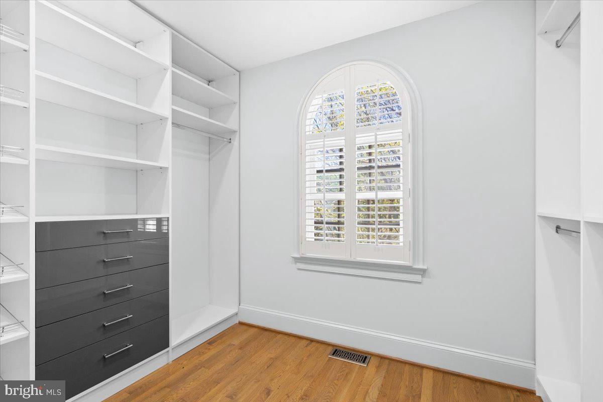1626 Foxhall Road Northwest Washington, DC 20007 - Photo 12 of 23 Walkin Closet