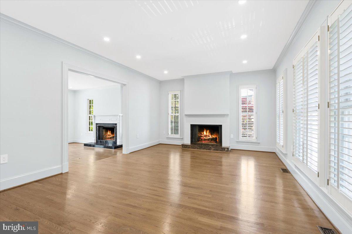 1626 Foxhall Road Northwest Washington, DC 20007 - Photo 3 of 23 Dining room