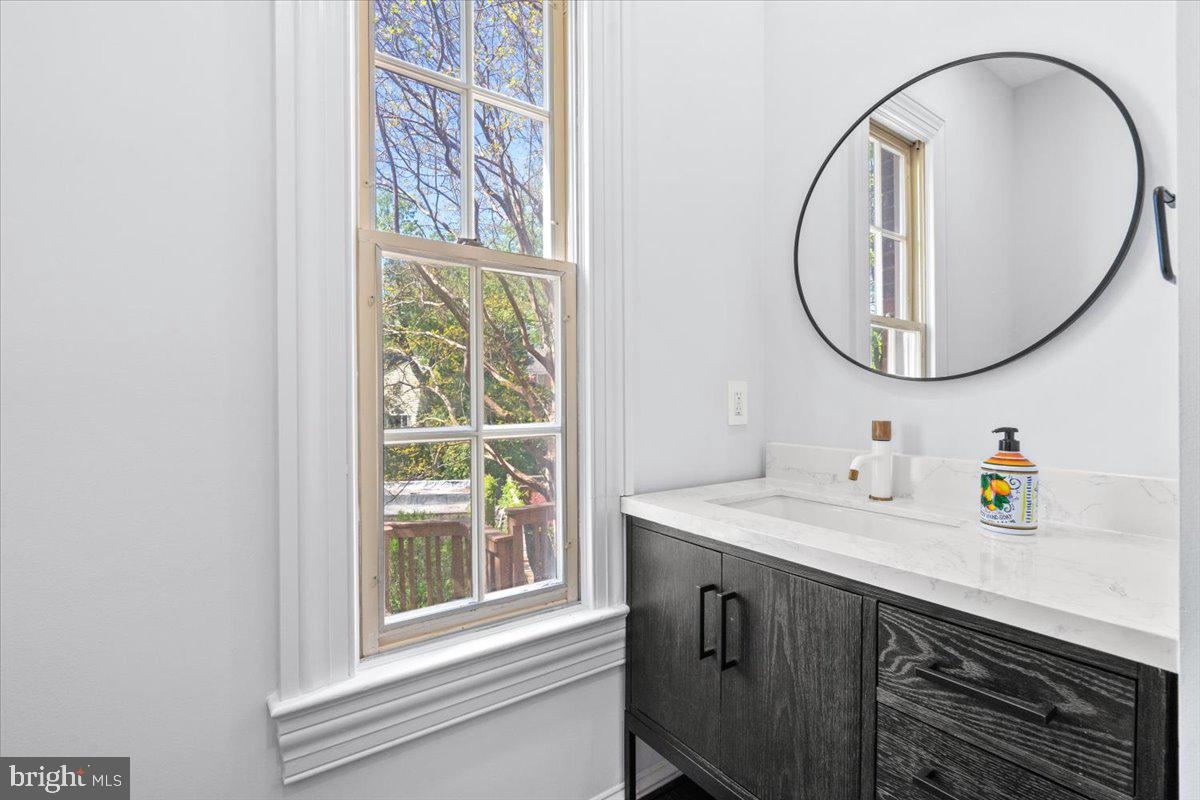 1626 Foxhall Road Northwest Washington, DC 20007 - Photo 9 of 23 Bathroom