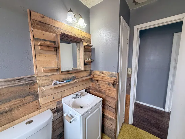 a view of walk in closet