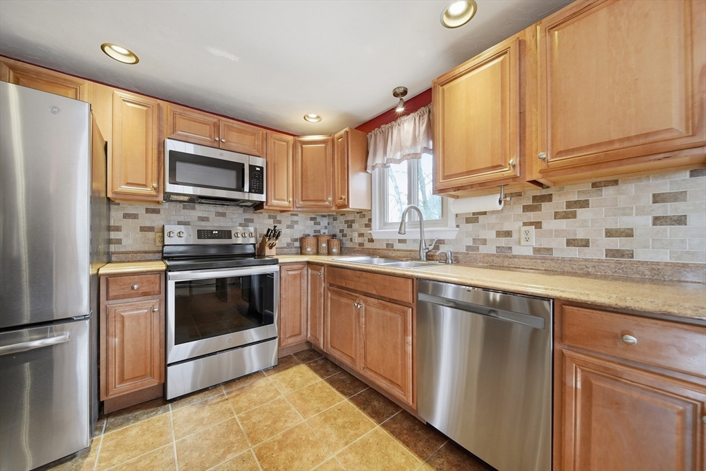 2 Back River Road Amesbury, MA 01913 - Photo 11 of 42