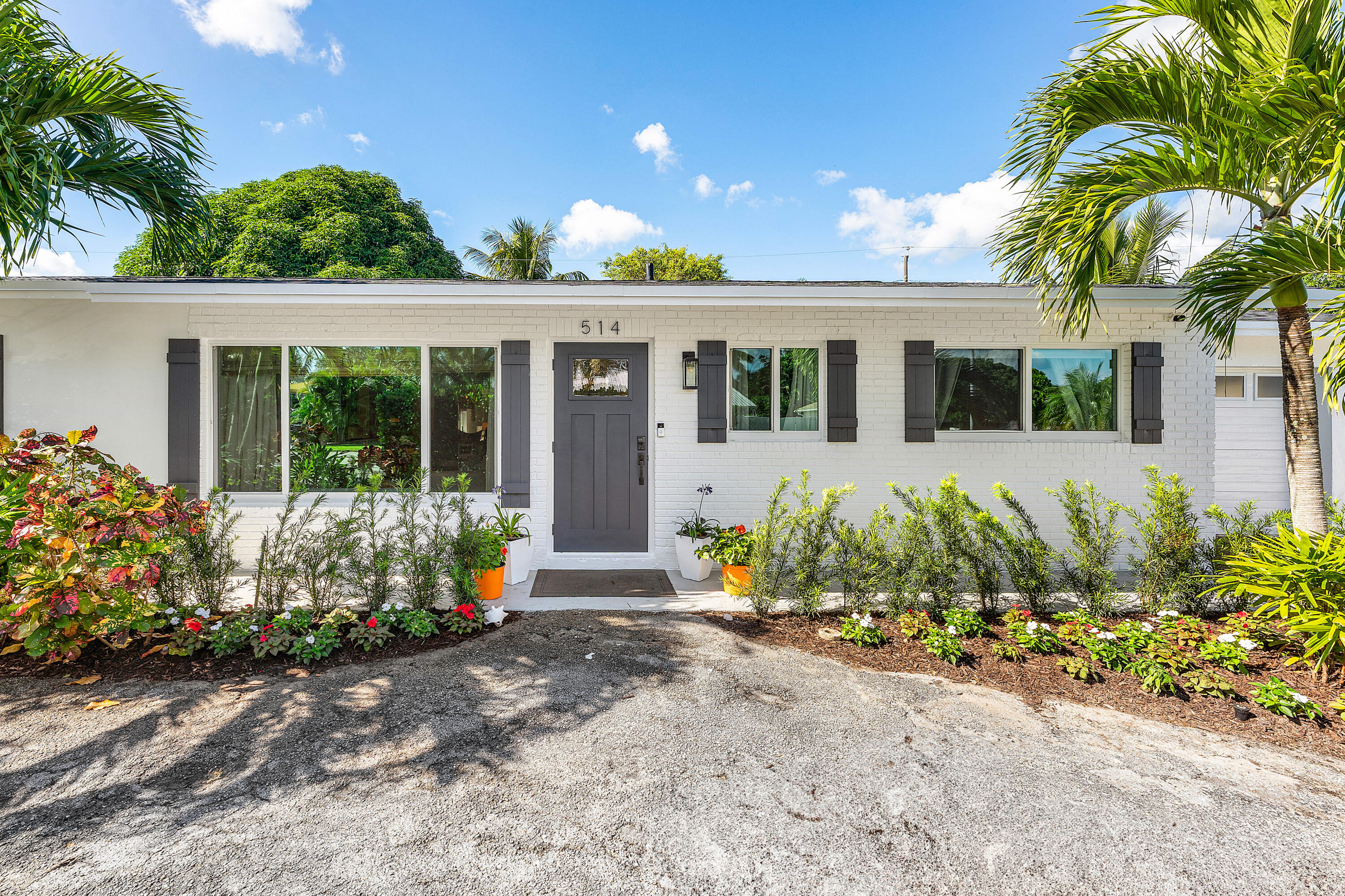 514 Dover Road Tequesta, FL 33469 - Photo 3 of 37 004-514NDoverRoad-Jupiter-FL-33469-FULL