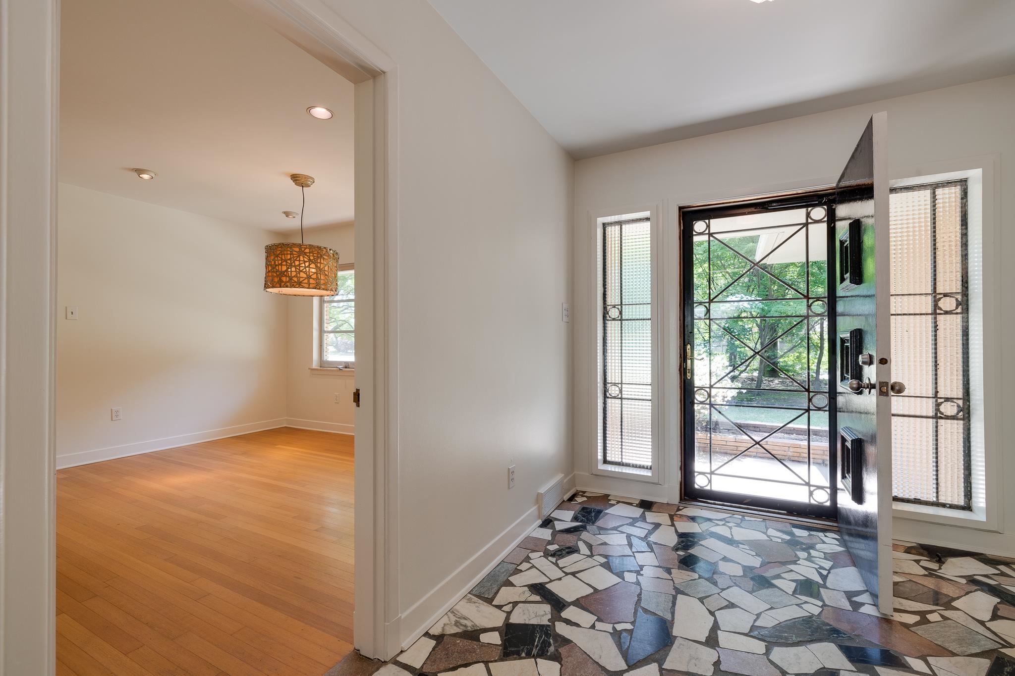 3976 Walnut Grove Road Memphis, TN 38111 - Photo 5 of 21