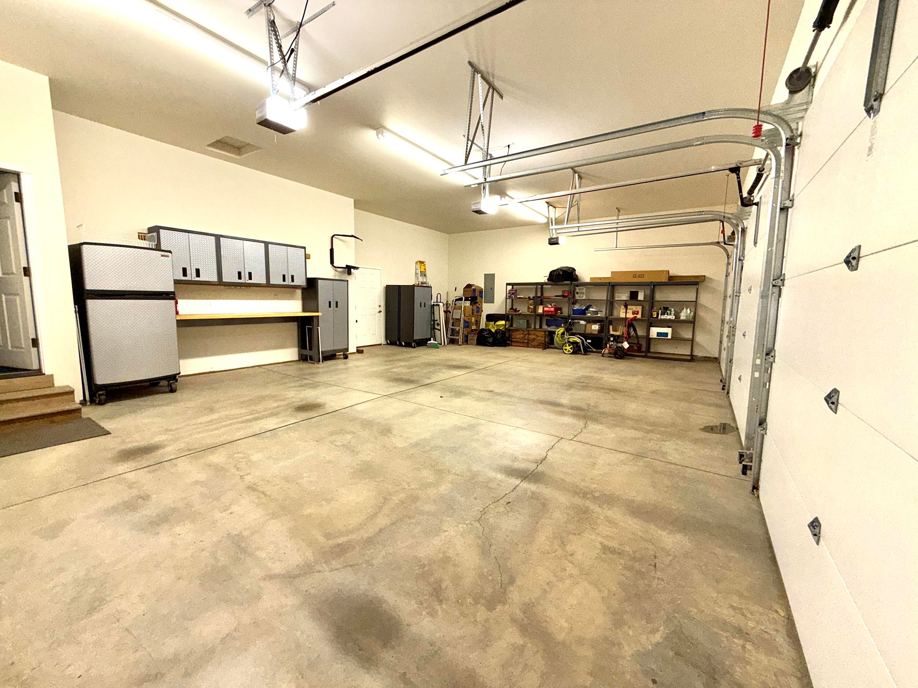 3735 Southwest Timber Avenue Redmond, OR 97756 - Photo 37 of 46 Garage