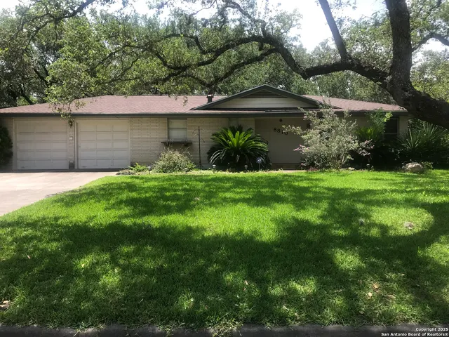 a view of a back yard of the house