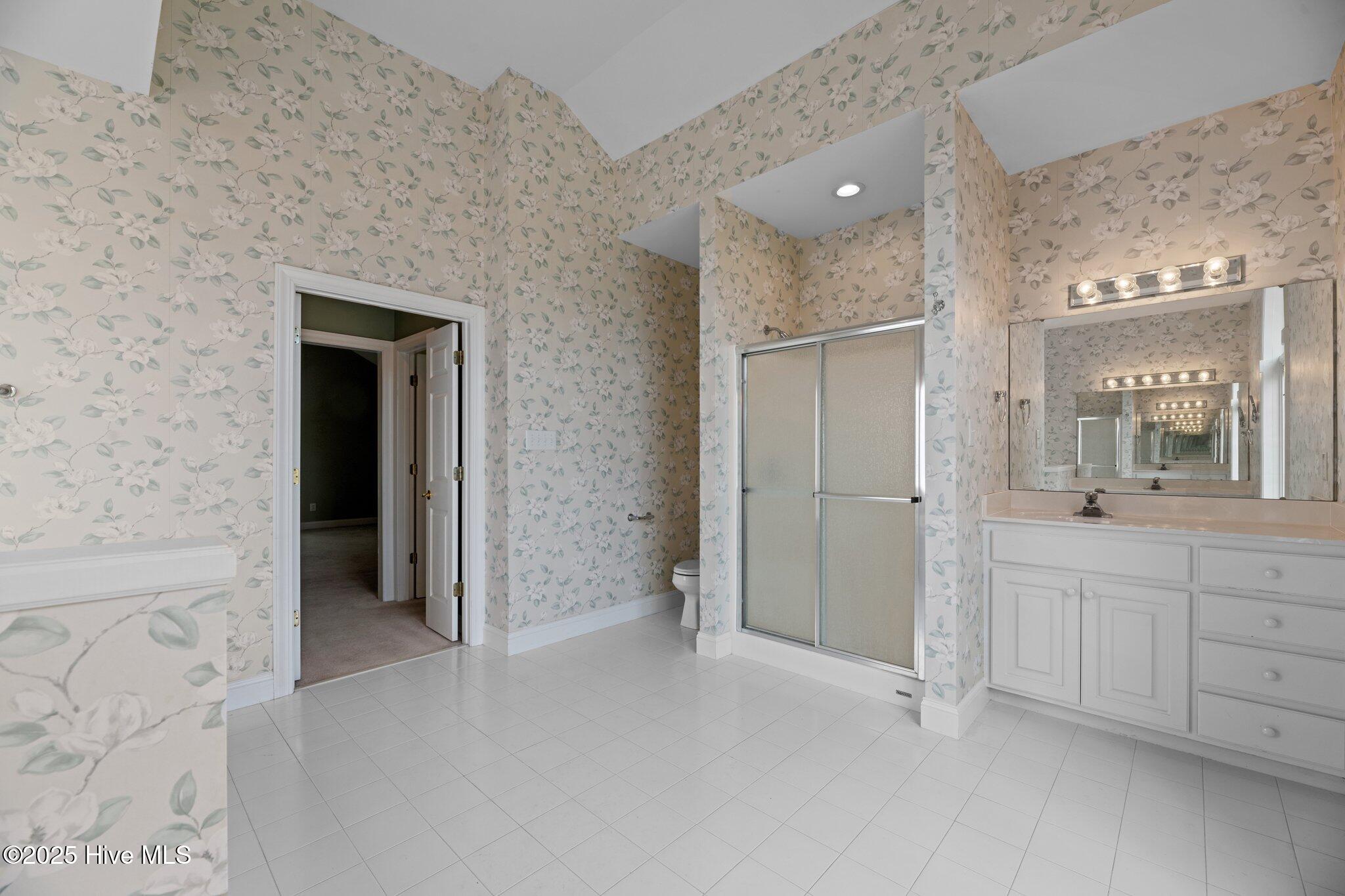 111 Mellen Road New Bern, NC 28562 - Photo 20 of 26 Master Bathroom View