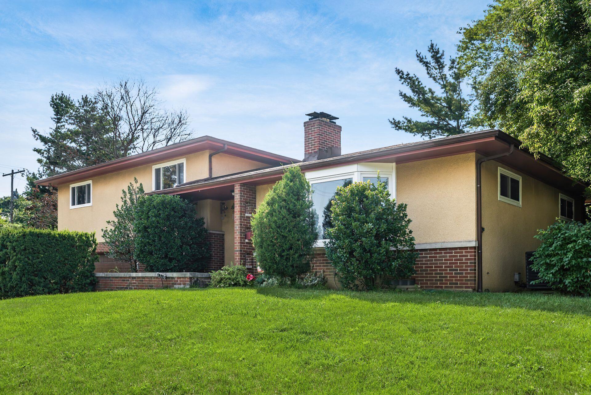 1711 Riverhill Road Columbus, OH 43221 - Photo 2 of 35 Gallery Image 2