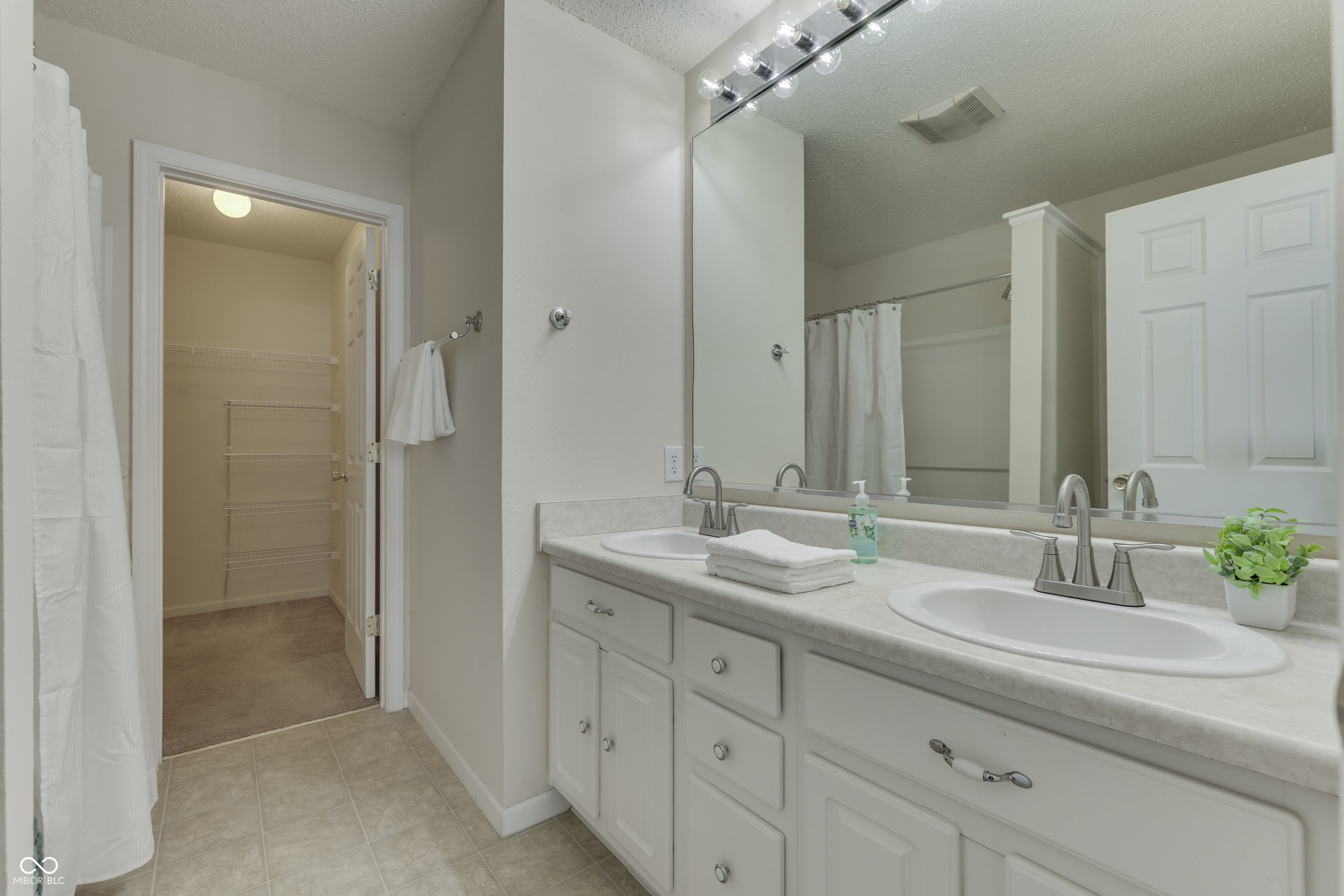 8121 Whitview Drive Indianapolis, IN 46237 - Photo 31 of 44