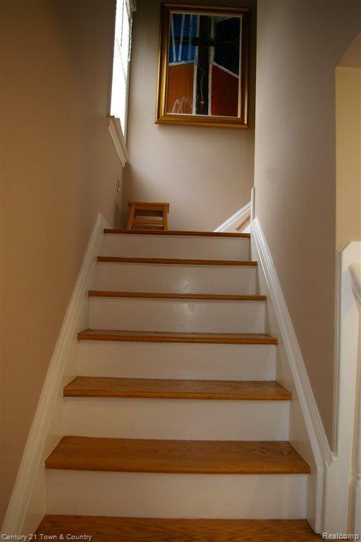 2628 West Webster Road Royal Oak, MI 48073 - Photo 13 of 25 STAIRS DETAIL.