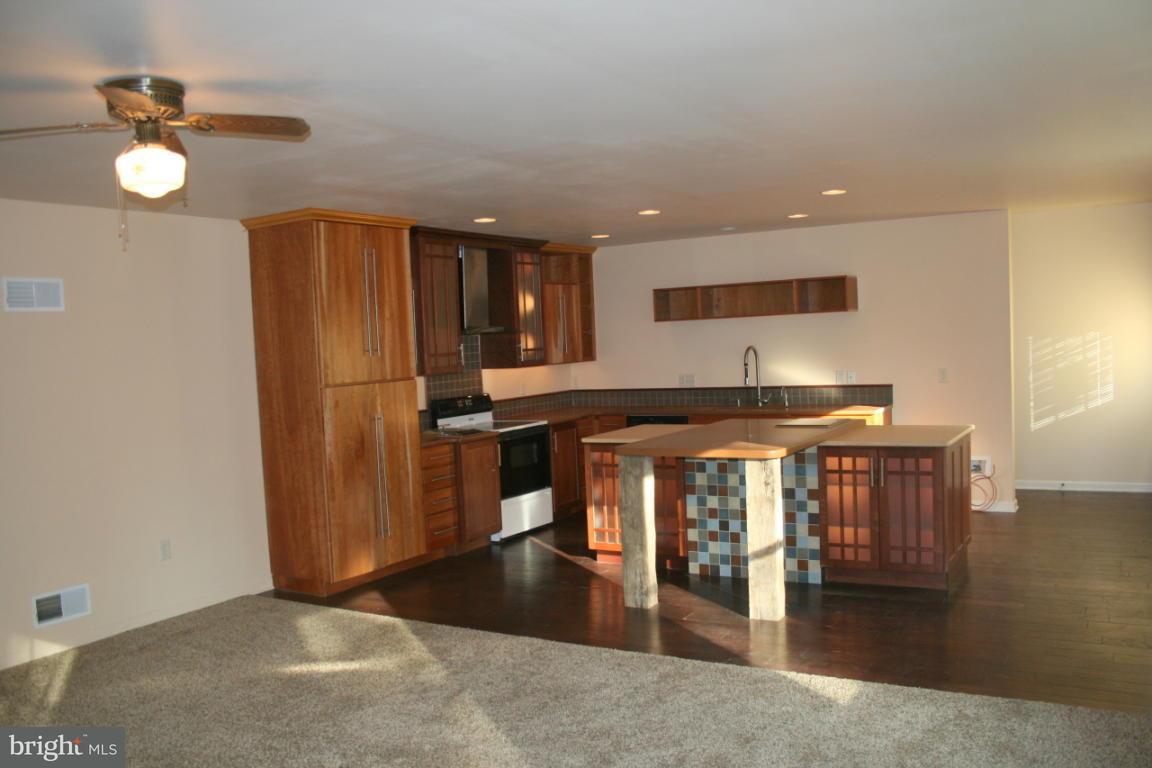 148 South Spruce Street Lititz, PA 17543 - Photo 3 of 34