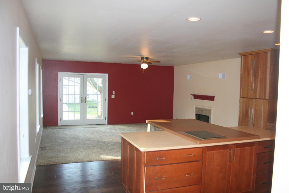 148 South Spruce Street Lititz, PA 17543 - Photo 4 of 34