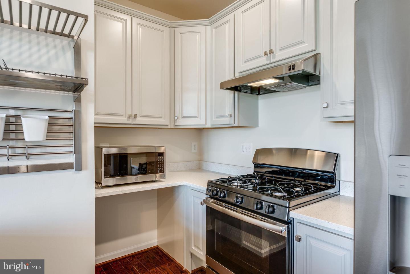 1004 Ribbon Limestone Terrace Southeast Leesburg, VA 20175 - Photo 8 of 17
