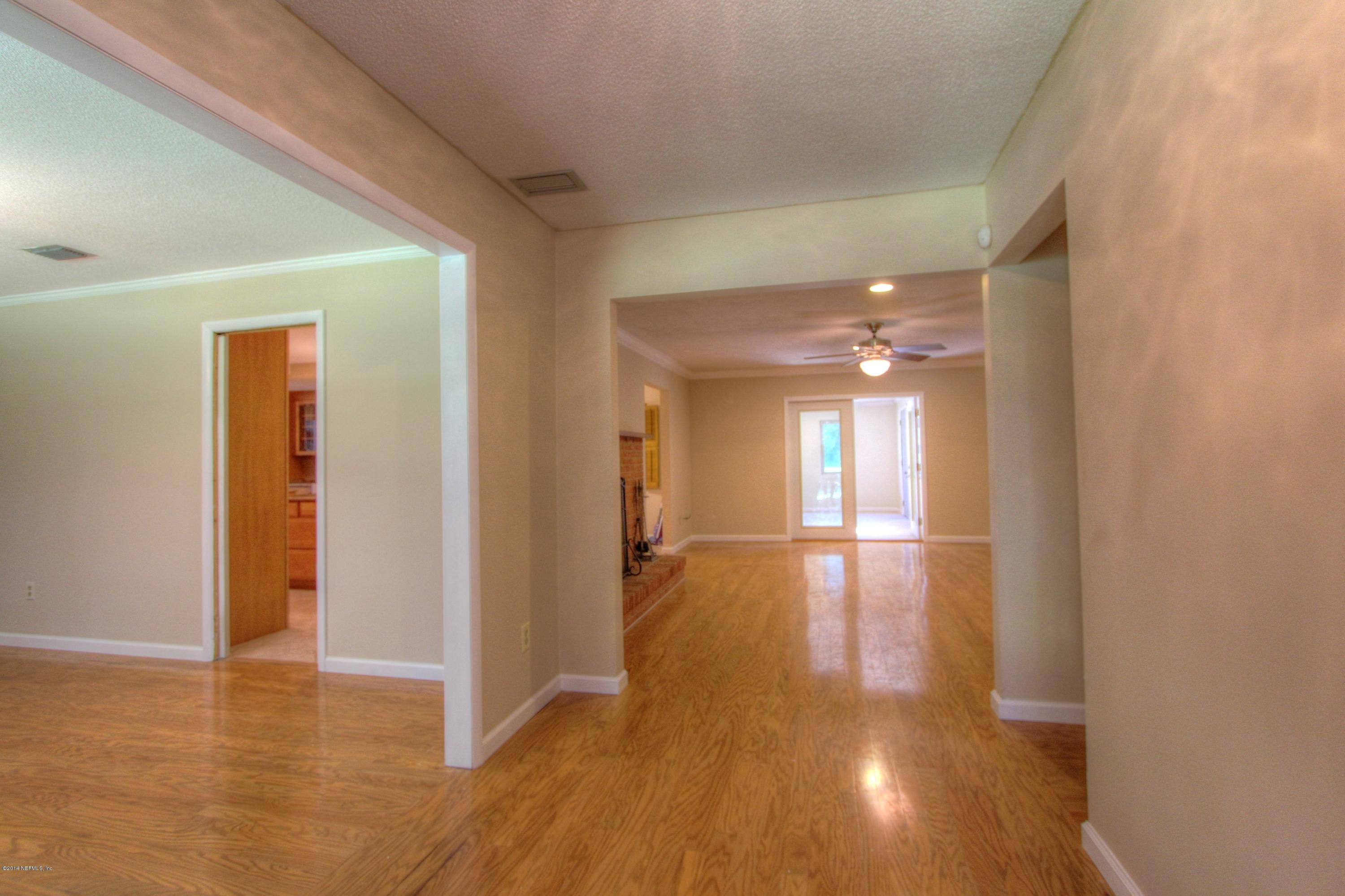 8976 Snellgrove Road Jacksonville, FL 32220 - Photo 18 of 43 Entry Foyer