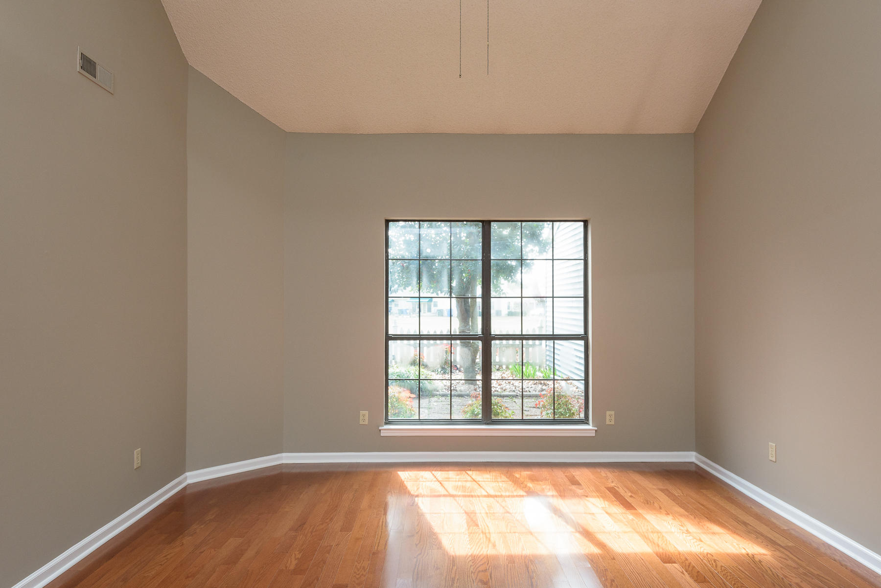 6677 Hickory Brook Road Chattanooga, TN 37421 - Photo 8 of 29 Living Room