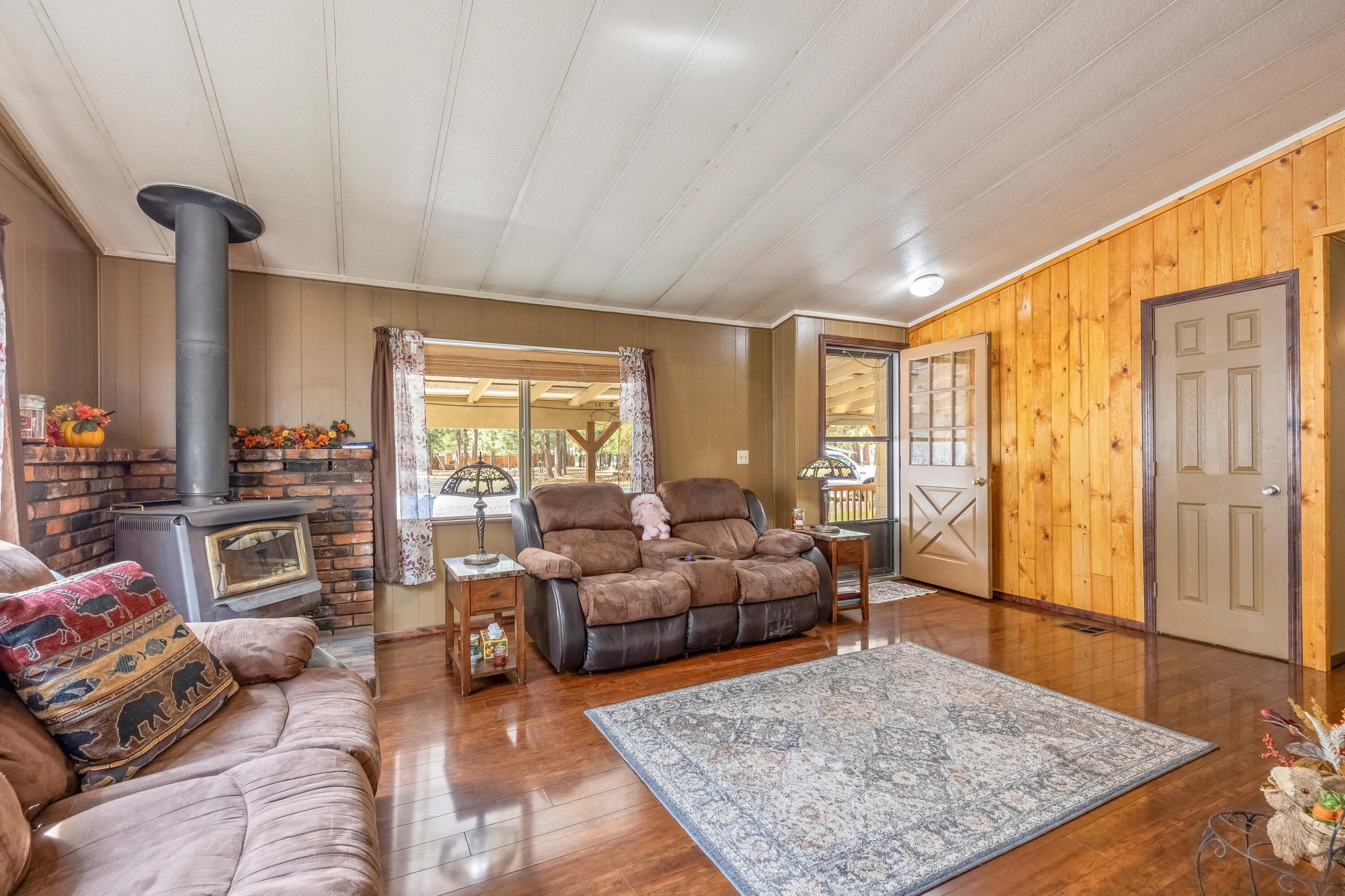 52851 Wayside Loop La Pine, OR 97739 - Photo 4 of 31 Livingroom3