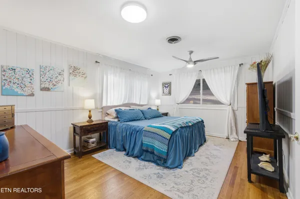 $450,000 | 402 Bluff Road, Kingston, TN 37763