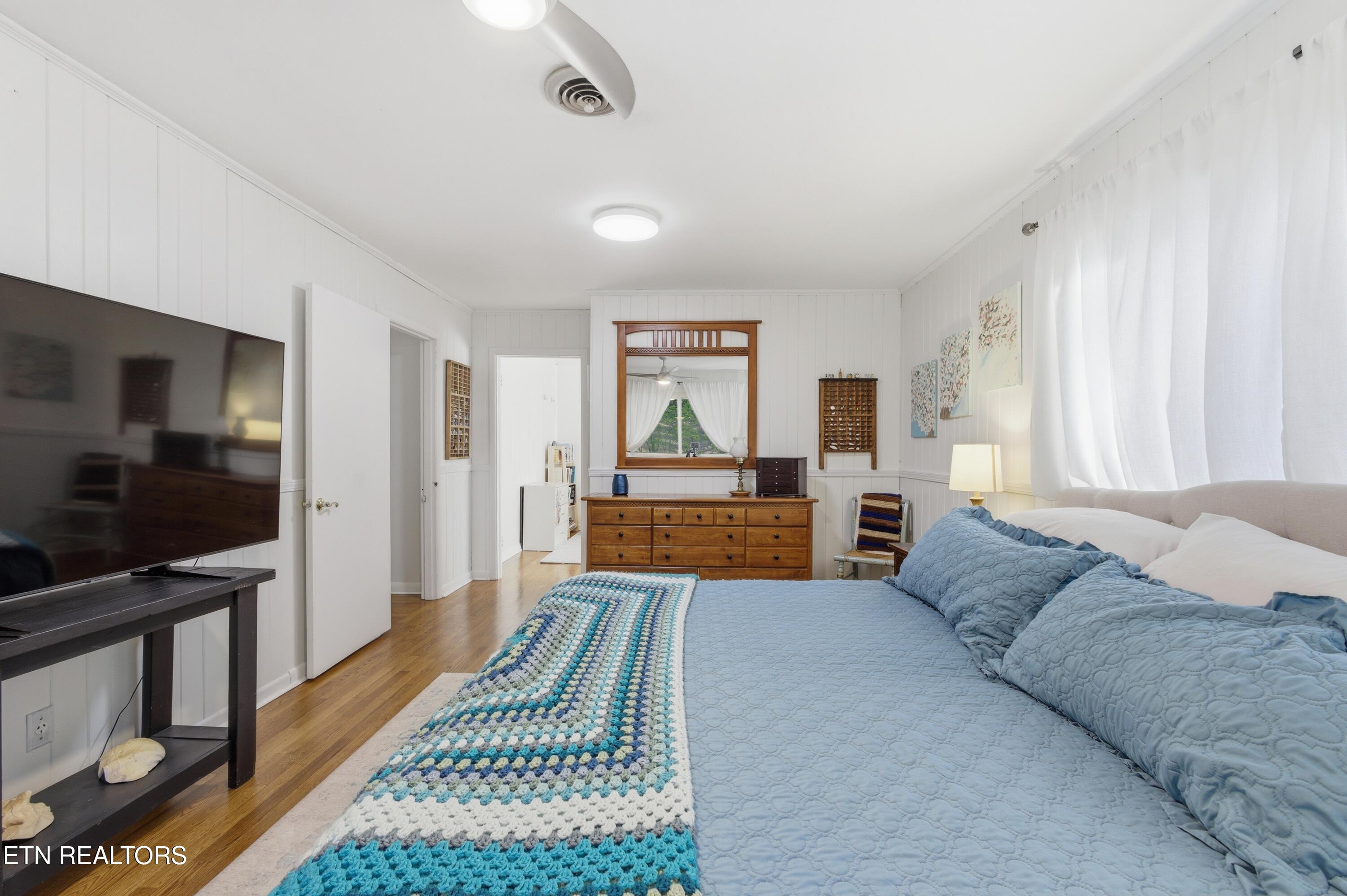 402 Bluff Road Kingston, TN 37763 - Photo 13 of 39 1N9A7592