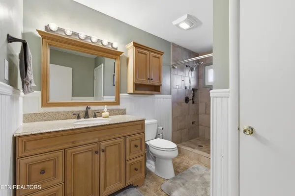 $450,000 | 402 Bluff Road, Kingston, TN 37763